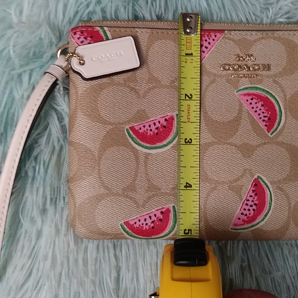 😍🎉🎊🍉 COACH wristlet double sided zipper pockets!! 🍉🎊🎉😍 - Picture 8 of 8